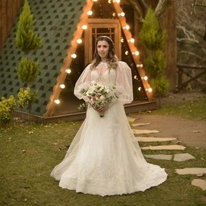 Gorgeous wedding dress for size 2-4